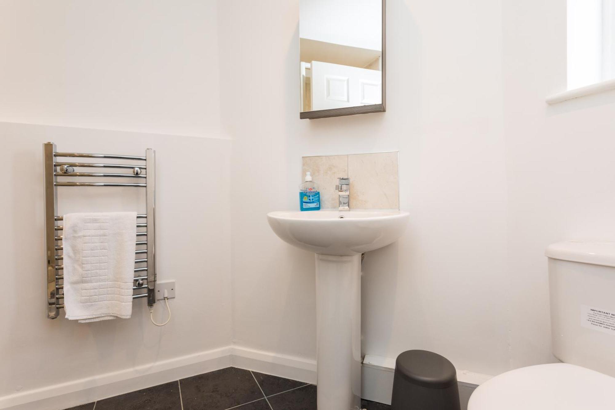 Flat 7- Spacious Studio Flat In The Heart Of Crawley Eksteriør bilde