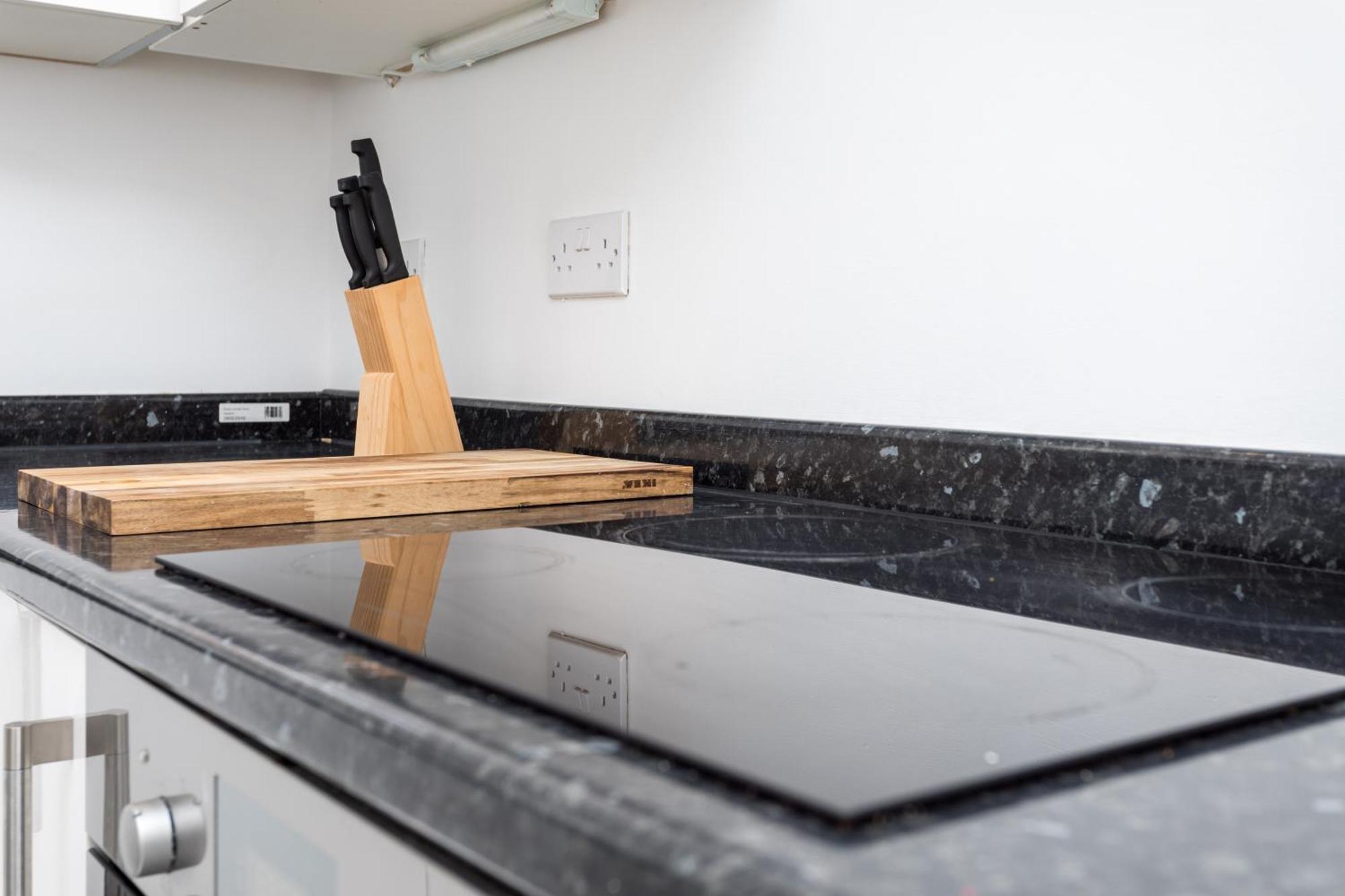 Flat 7- Spacious Studio Flat In The Heart Of Crawley Eksteriør bilde