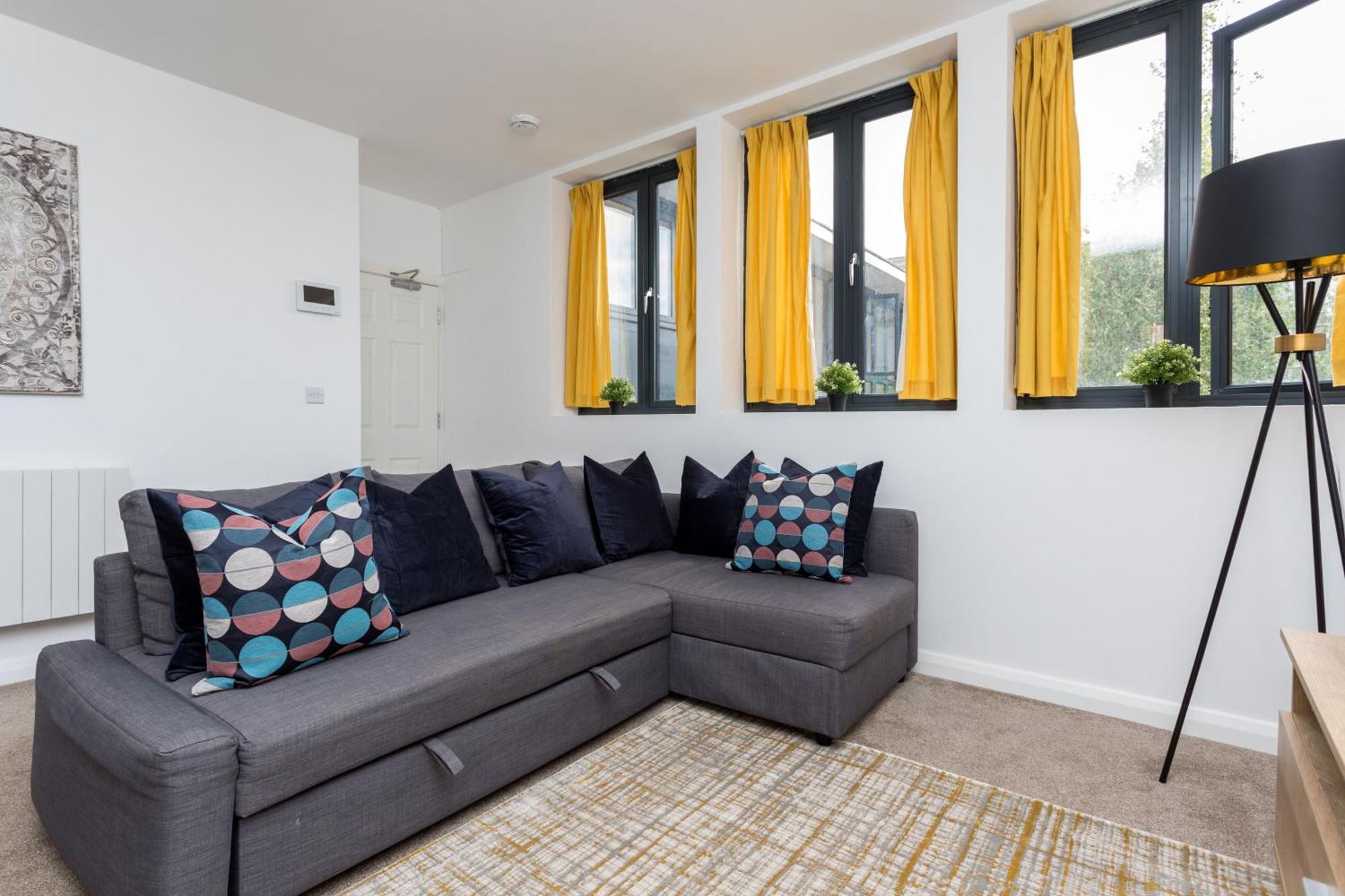 Flat 7- Spacious Studio Flat In The Heart Of Crawley Eksteriør bilde