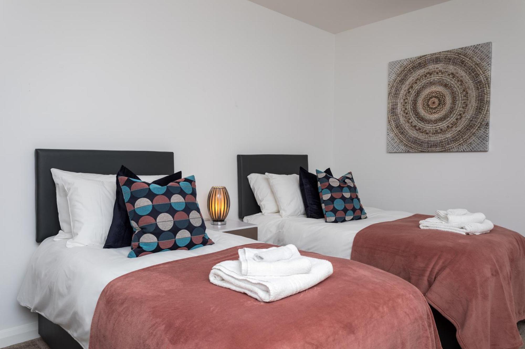 Flat 7- Spacious Studio Flat In The Heart Of Crawley Eksteriør bilde